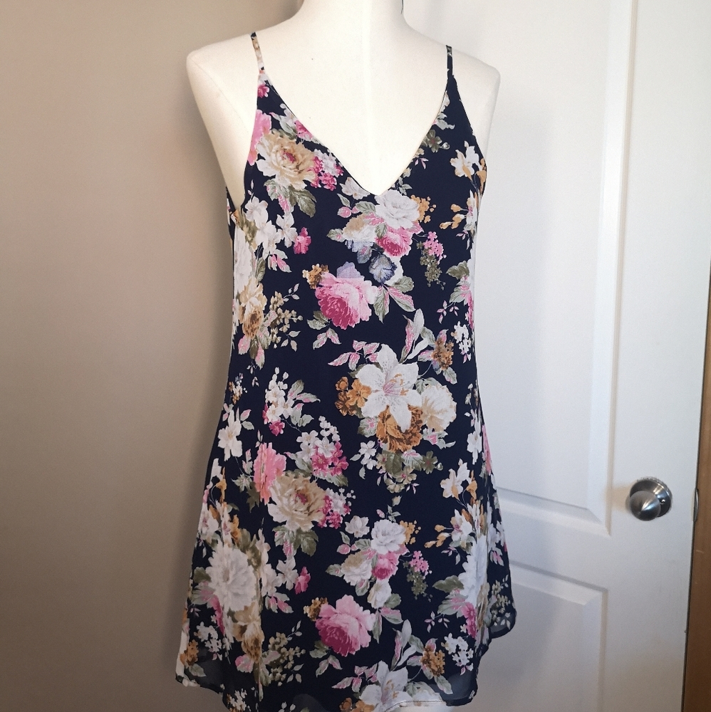 Tobi Floral love cut back dress size Small